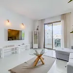 138- Stylish Coastal With Views And Pool In Lejlighed
