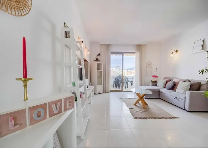 138- Stylish Coastal With Views And Pool In Апартаменты *