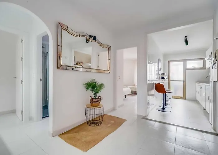 138- Stylish Coastal With Views And Pool In Апартаменты