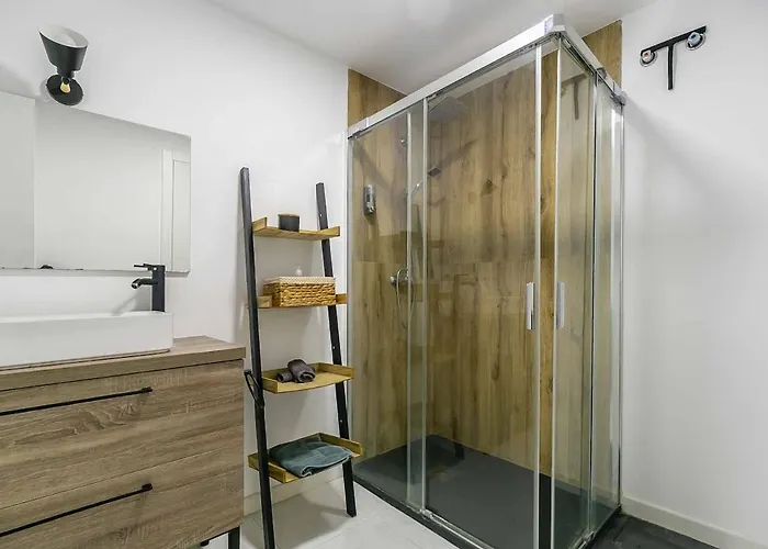 138- Stylish Coastal With Views And Pool In