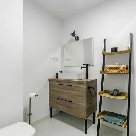 138- Stylish Coastal With Views And Pool In