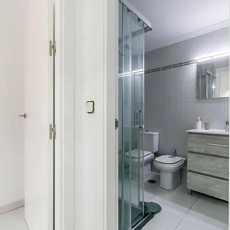 公寓 138- Stylish Coastal With Views And Pool In *