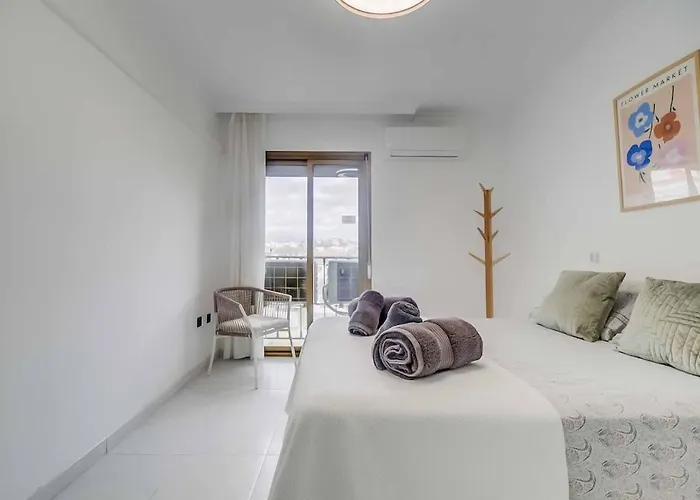 138- Stylish Coastal With Views And Pool In Apartamento