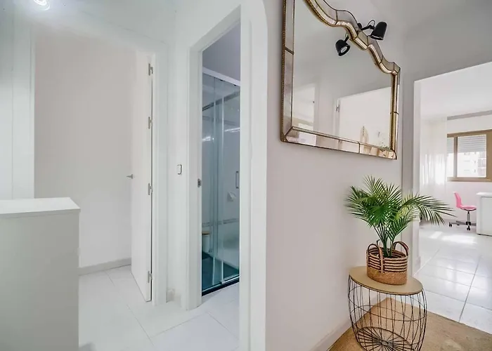 Apartamento 138- Stylish Coastal With Views And Pool In Fuengirola