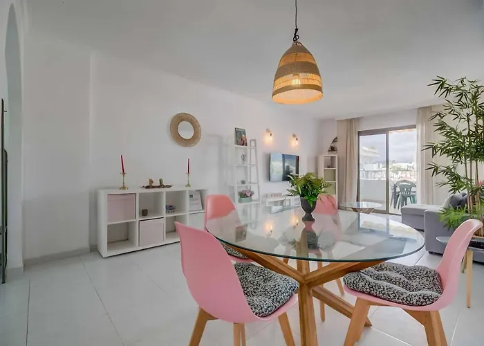 138- Stylish Coastal With Views And Pool In *