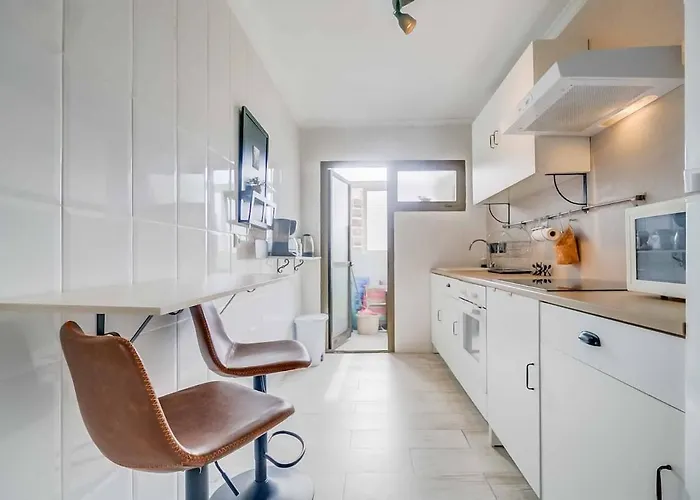 아파트 138- Stylish Coastal With Views And Pool In *