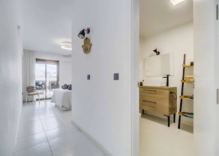 138- Stylish Coastal With Views And Pool In 아파트 푸엔히롤라