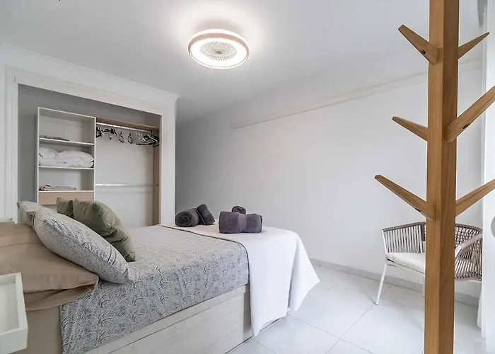 138- Stylish Coastal With Views And Pool In 푸엔히롤라