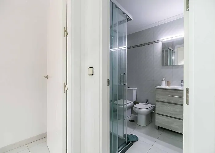 아파트 138- Stylish Coastal With Views And Pool In *